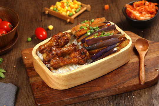 茄子鸡腿盖码饭