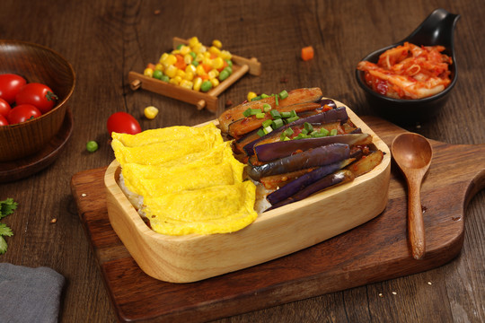 茄子蛋饺盖码饭