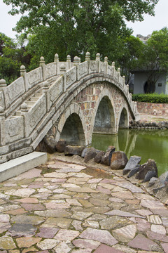 杜康造酒遗址公园葫芦湖石桥
