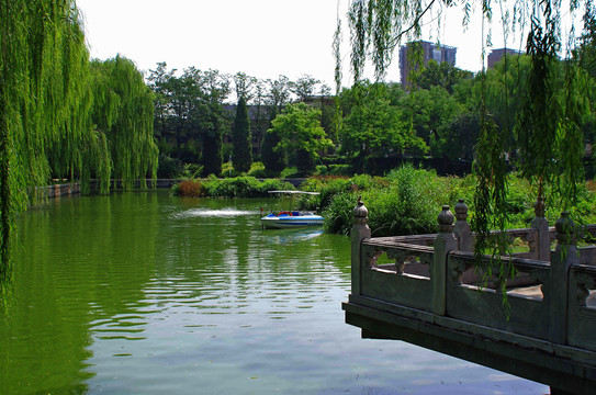 北京农业展览馆后湖