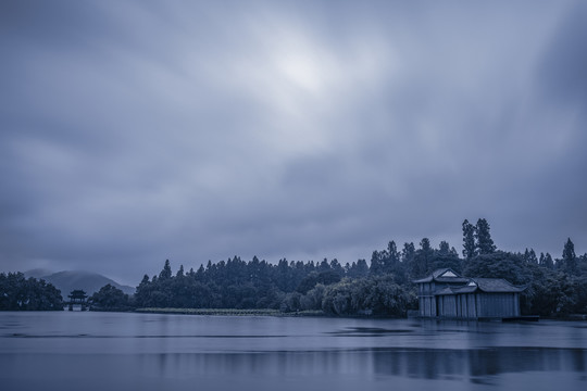 烟雨江南西湖