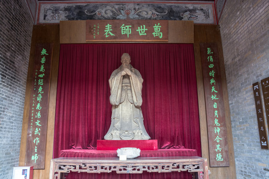 万世师表