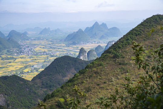 登高远眺乡村大地