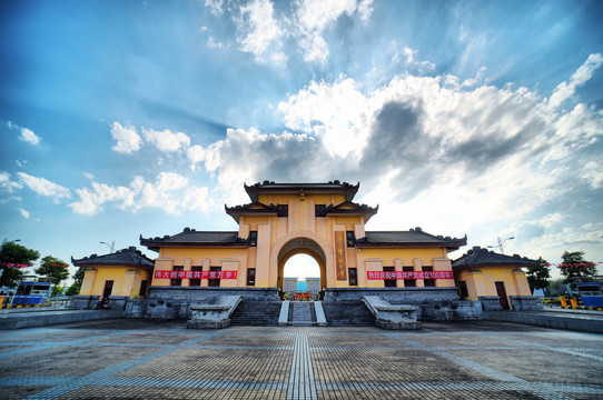 广西师范大学校门