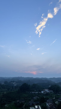 农村傍晚天空