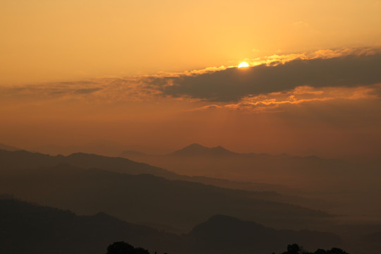 尼泊尔博卡拉的日出