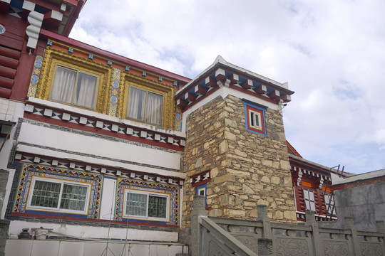 四川道孚县城藏族民居建筑