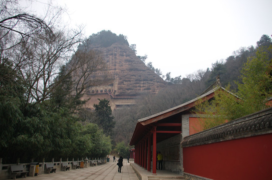 甘肃天水麦积山石窟风光