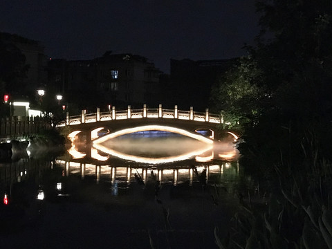 杜甫草堂浣花园林区浣花溪桥夜景