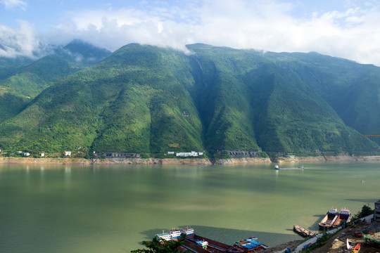 三峡水库巫山段自然风光