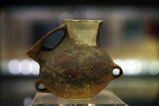 古代彩绘陶罐