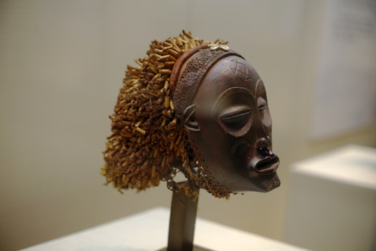 中部非洲国家面具艺术展