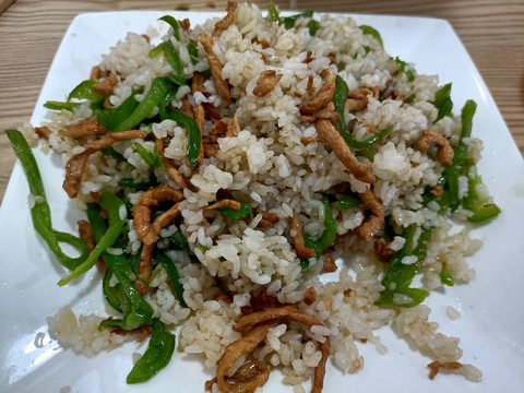 青椒肉丝炒米饭