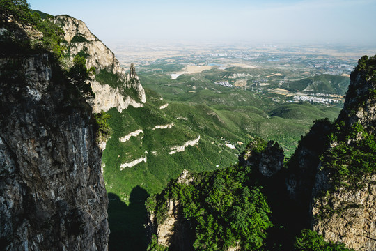 云台山茱萸峰玻璃栈道