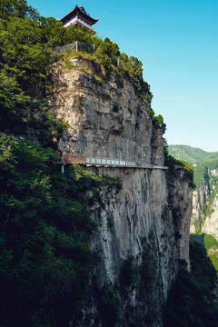 云台山茱萸峰玻璃栈道