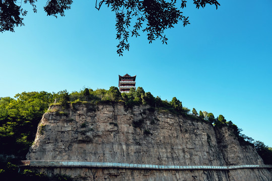 云台山茱萸峰玻璃栈道