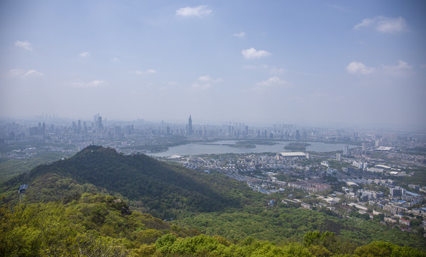 江苏南京紫金山上俯瞰玄武湖风光