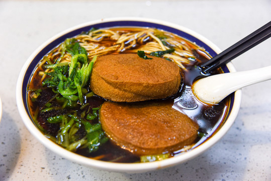 中国淮扬美食素鸡面