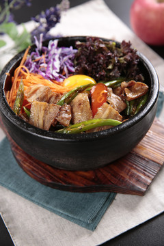 韩式小炒肉石锅饭