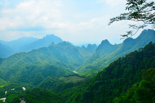 层峦叠嶂