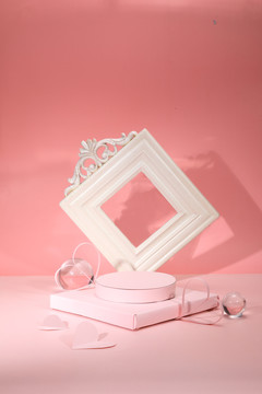 粉色卡纸白色相框搭配背景实拍