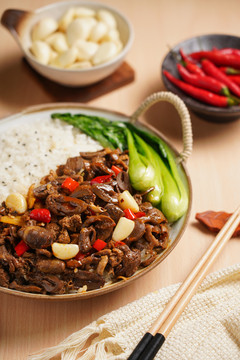 香辣鸡杂饭