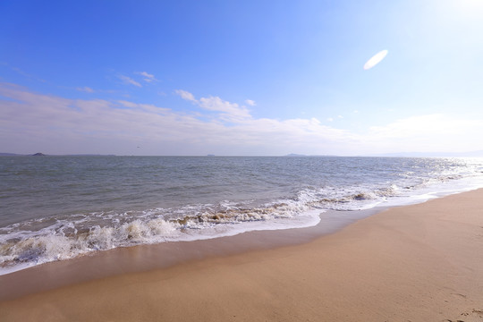 蓝天白云大海沙滩海浪