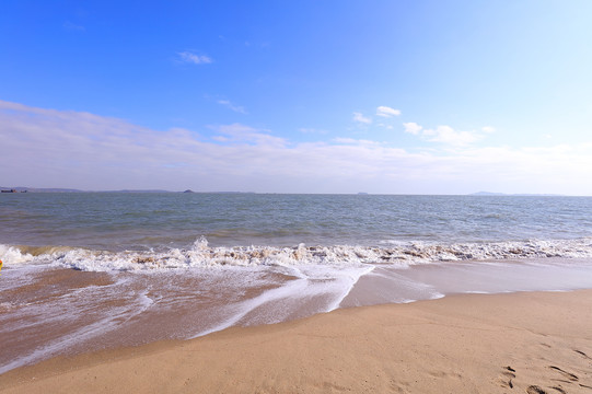 蓝天白云大海沙滩