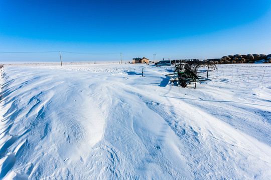 冬季雪原雪包