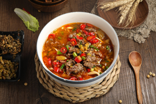小炒黄牛肉盖码面