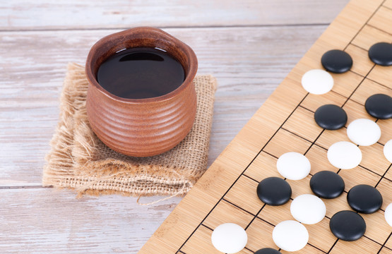 围棋棋局和一杯茶