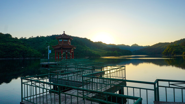 龙湖公园亭子
