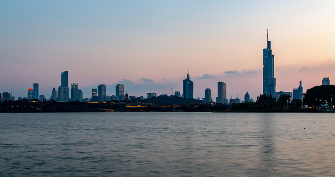 夏季玄武湖夜景