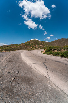山上的柏油马路