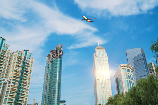 武汉城市建筑天际线和航空交通