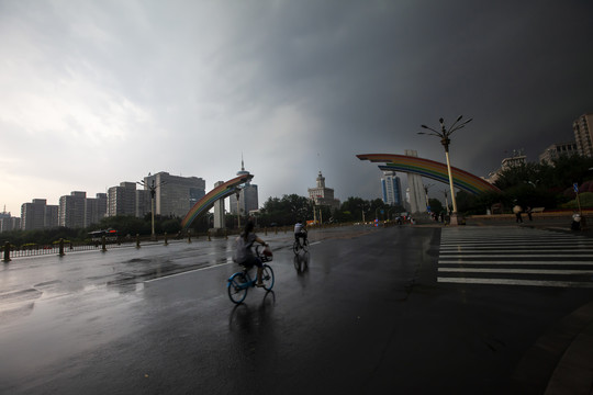 北京复兴门雨景