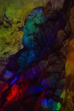 彩色岩洞