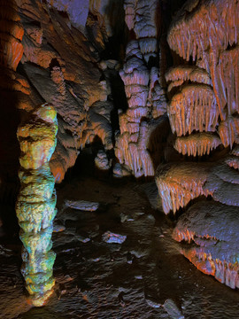 溶洞石柱