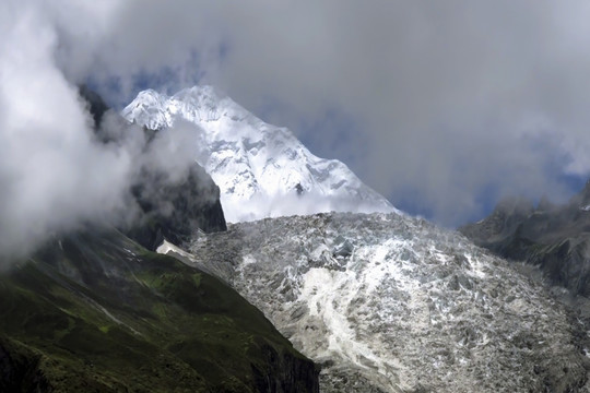 贡嘎雪山