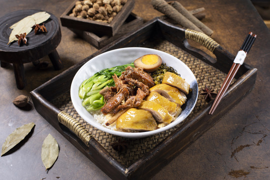 沙茶鸭拼盐焗鸡饭