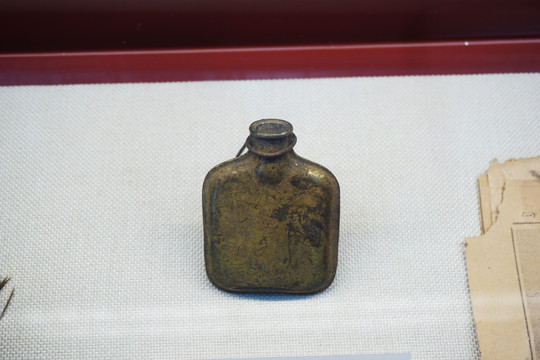 抗战时期铜油壶