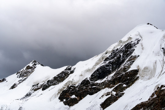 中国西藏自治区高原雪山山峰特写