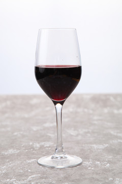 杯装红葡萄酒