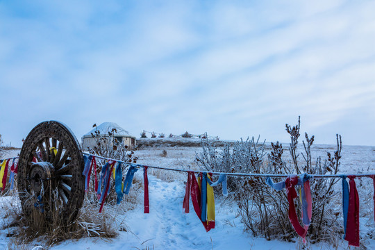 冬季蒙古包车轮