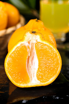 石板上的不知火柑橘