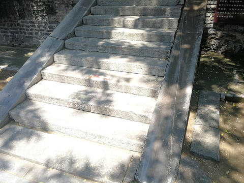 石滑梯
