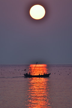 海上日出