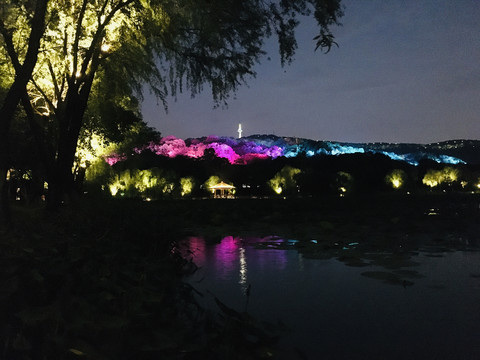 夜晚的岳麓山