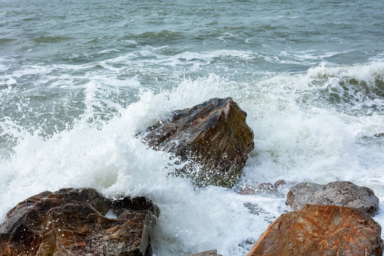 礁石海浪