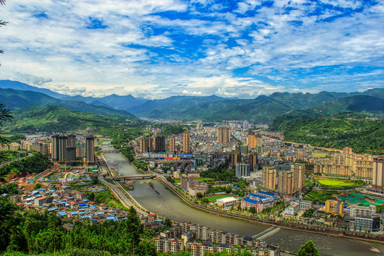 荥经县城全景